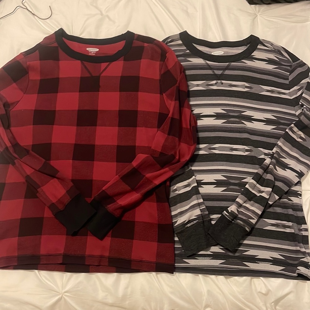 Set of 2 long sleeve thermals size adult medium